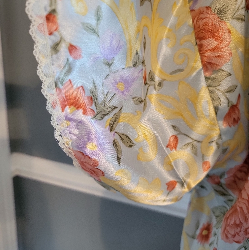 Victoria's Secret Gold Label Vintage Floral Robe - Picture 5 of 6
